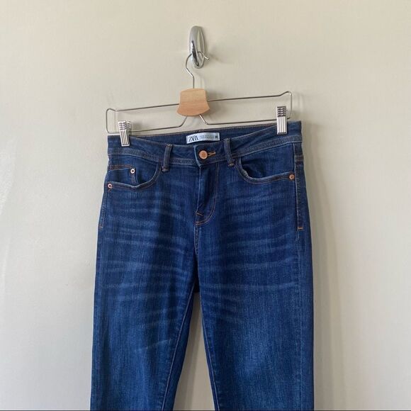 Zara-medium Wash Mid-Rise Distressed Raw Hem Skinny Jeans (Size:4US) - Picture 4 of 10